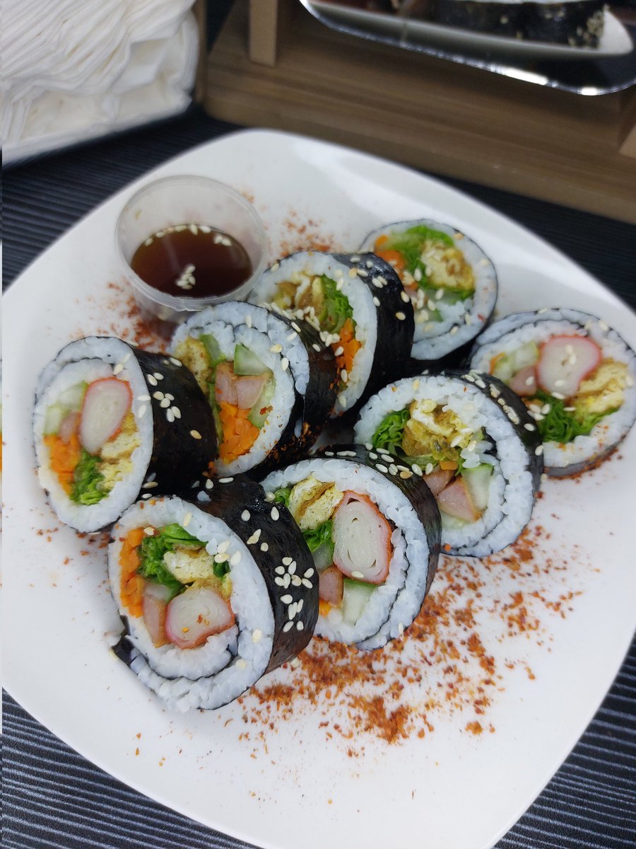 situkangsaayur's tweet photo. *Dapoer Bibray*

> Salad sayur P.O hari Senin, 
 30k

> Kimbab P.O hari Kamis
 20k

> Bolu kukus gula merah 
 27k

Harga di atas belom termasuk ojol jika mau d kirim, boleh d ambil sendiri di "Menara Pejompongan" 

🫰🫶 https://t.co/0HzIq6FB8O