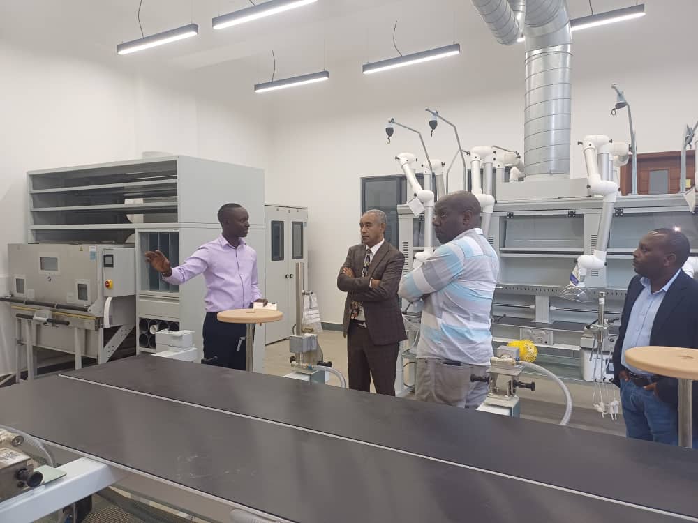 UR_CEBE's tweet photo. Going on now: The first phase of a 3 week-training of trainers in 3D printing. Participants are rehabilitation professionals selected from health facilities in #Rwanda. This training is co-organized with Humanity &amp; Inclusion. @Uni_Rwanda https://t.co/nj6XZ7dybW