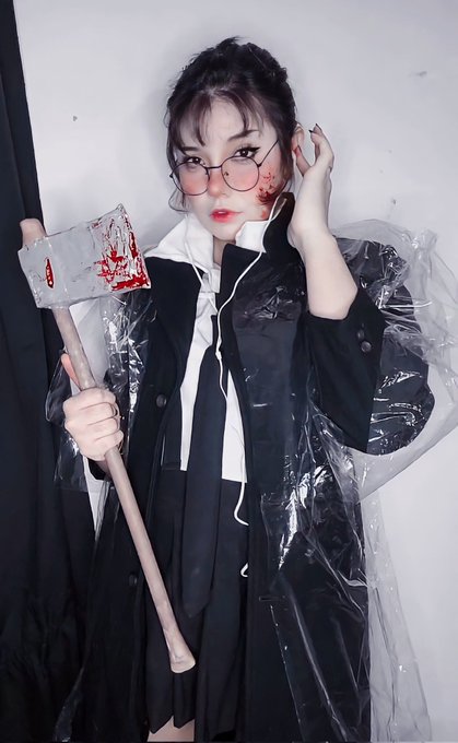 with or without clothes? https://t.co/GaE8Z1cUFS