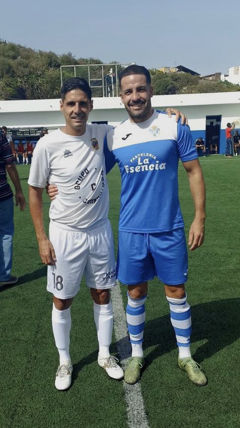 Un placer siempre jugar con/contra amigos. Una penúltima foto con uno de los mejores MC de 🇮🇨