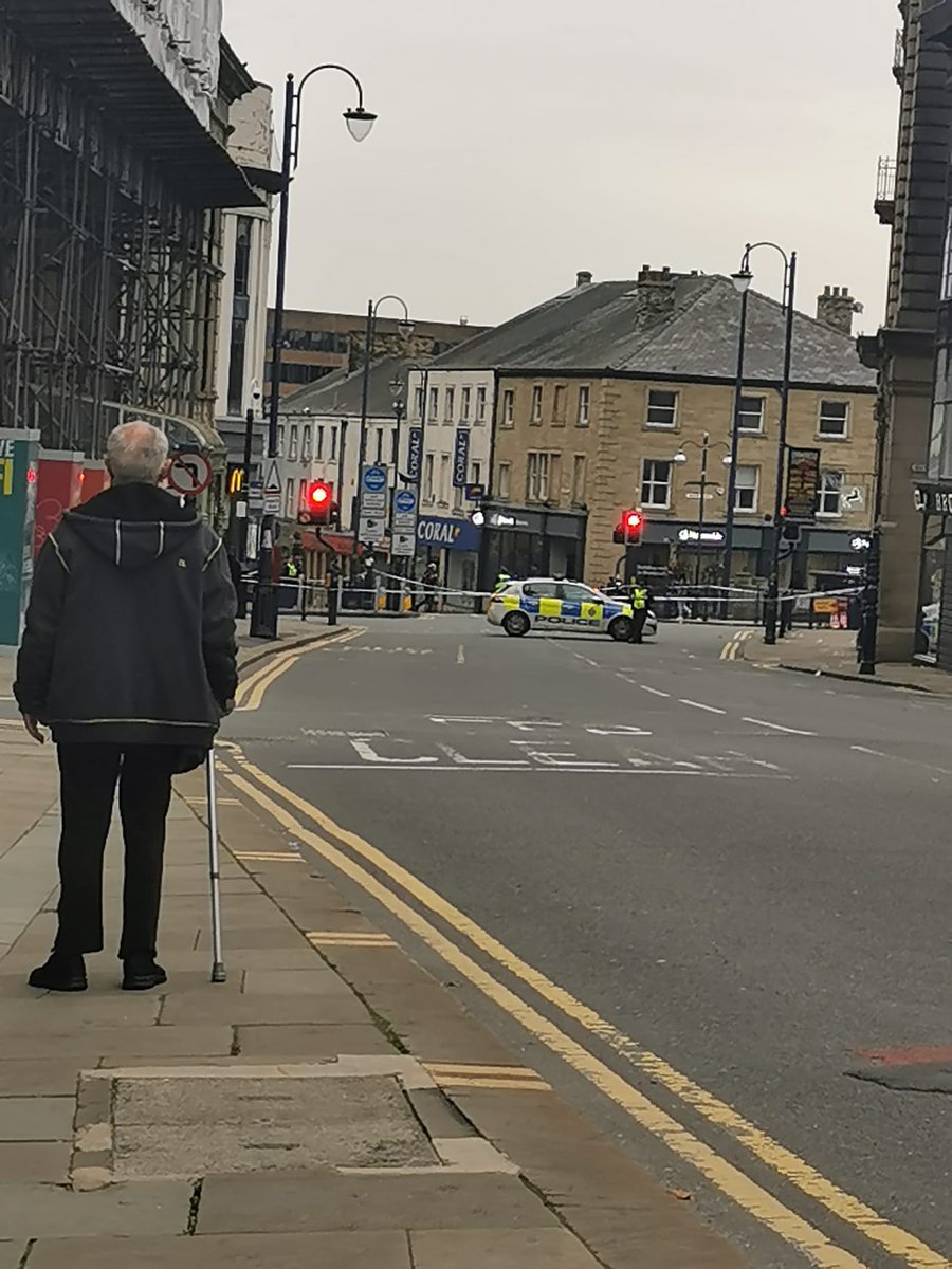 KymbogsFishface's tweet photo. @MetroTravelNews Doesn't surprise me. This was Westgate at about half 8 this morning. All the office told her was to walk to the opposite end of town and hope for the best. https://t.co/rsKgX1LiOK