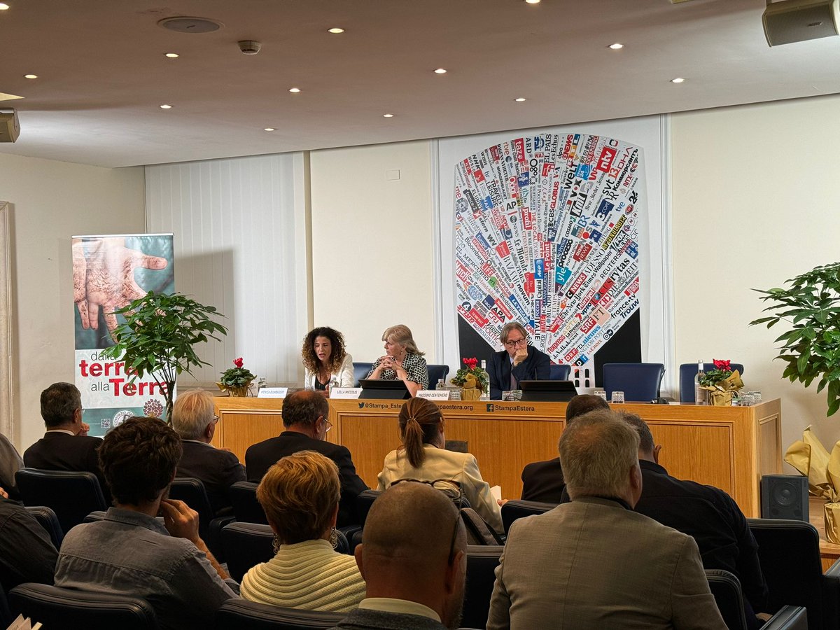 ConsorzioCIC's tweet photo. L’evento è moderato da Monica D'Ambrosio, Direttore Responsabile @RiciclaTV. Seguilo in diretta qui 👇🏻 #biowaste
https://t.co/t3EVT0K64x https://t.co/p0ASsSyV2F