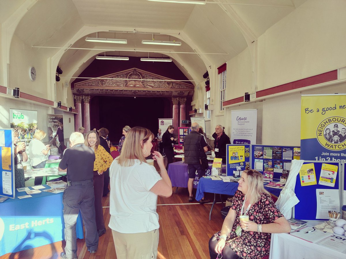 Pop down to Hunsdon Village Hall this morning for a community event! 
Lots of agencies here including <a href="/EastHertsPolice/">East Herts Police</a> @HealthyHubeh <a href="/alzheimerssoc/">Alzheimer's Society</a> @HertsCAS
Lots of freebies and advice being given out! 
#hfrs 
#FireSafety
