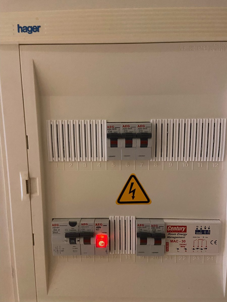 ToddFinley's tweet photo. @hageruk spotted this while on holiday not to our standard with no Hager Mcbs in #spyhager #hagergang https://t.co/9ht6B3M90e