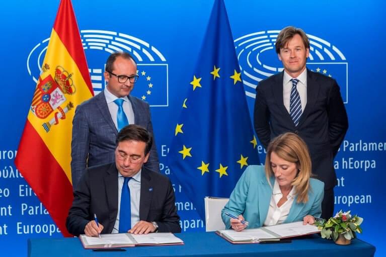 EUenergysavings's tweet image. 📅It's been twenty days since the publication of the #EnergyEfficiencyDirective in the EU Official Journal.

📢What does it mean? The 2023 EED enters into force today!

✍️Member States have now two years to transpose the new obligations into their national laws!