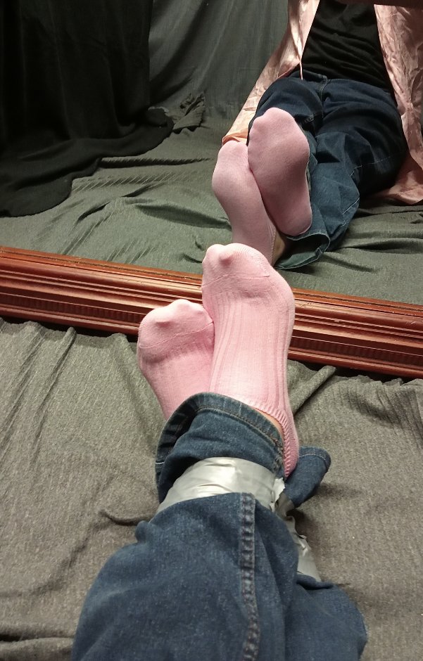 AlyssaRey22's tweet photo. Having a little too much fun,
Love the feeling of duct tape,
anyone willing to tape me up all the way?
pics without socks on my Fansly,
Enjoy
Alyssa xx
#femboy #trans #feet #socks #ducttape #helpless #feetpic #footfetish #feetfetish #legs #tied #tiedup #bdsm #egirl https://t.co/jeq8P3lHPP