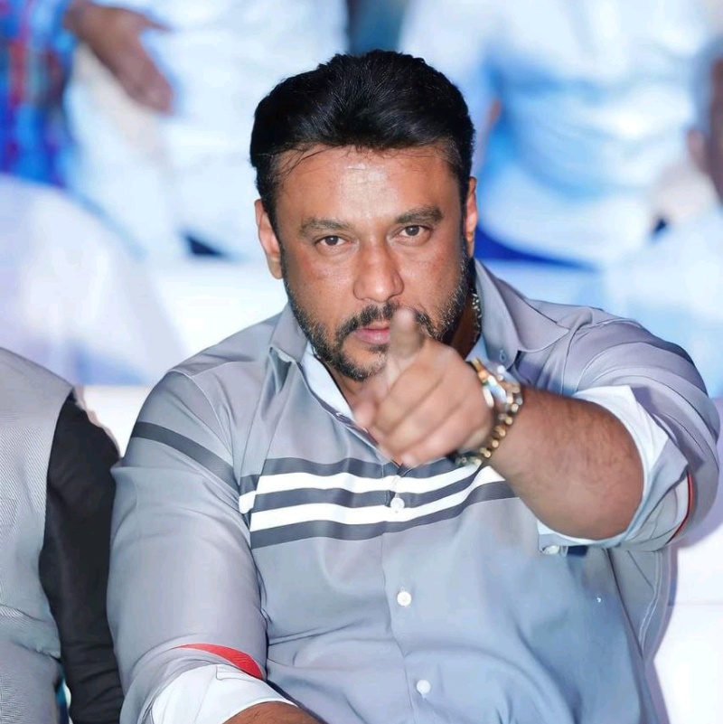 pakkaDcult_07's tweet photo. @SandalwoodOnlin One and only @dasadarshan Boss ❤️🗡️
#BossOfSandalwood #Dbosss #Kaatera https://t.co/99zTyYTKCA