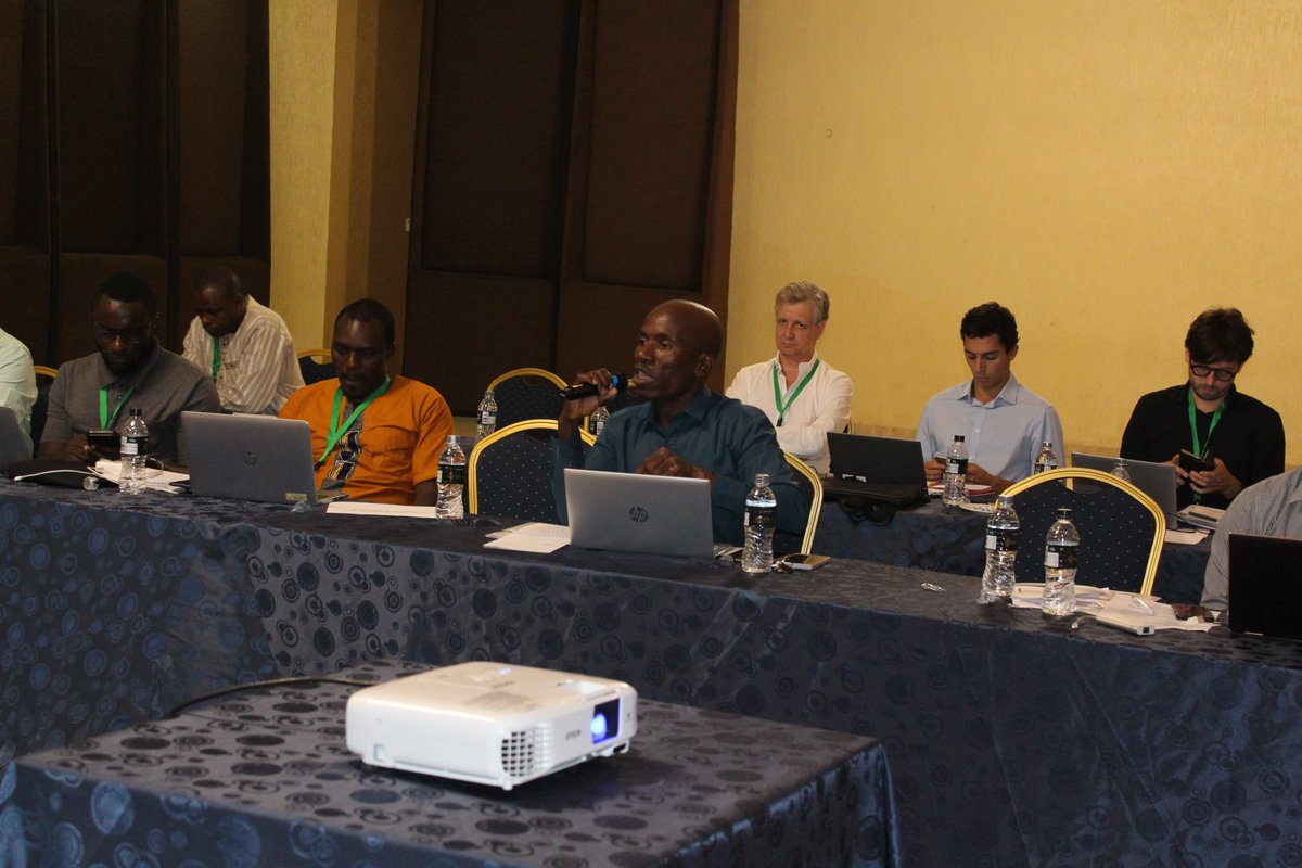 ACMAD_org's tweet photo. #Livenow
It's Day 2 of the #CLIMTAGWORKSHOP,and today we're thrilled to have regional and national farmers' federations in action!🌾
@SACAU_media,#PROPAC,#EEFO, @kenaff_farmers, @pafo_africa, @roppainfo, @meteosenegal are sharing their rainfall calendars &amp; challenges
🌏Stay tuned https://t.co/n4XTL1uVGD