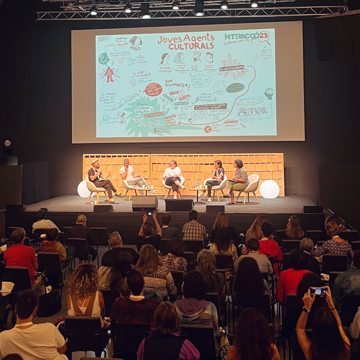 Oh!FICINA JOVE (@ohficina_jove) on Twitter photo “Generar espais de seguretat a partir de la curiositat compartida.” M.Gubianas <a href="/ProjecteVirals/">Projecte Virals</a>
“Per mi que sigui transformador vol dir que és significatiu” R.Calvo
“El fet que prenguin decisions i siguin protagonistes ja és transformador” A.Bohigas <a href="/stalkers_aavv/">Stalkers Arts Vives</a>
#interacció23 “Generar espais de seguretat a partir de la curiositat compartida.” M.Gubianas <a href="/ProjecteVirals/">Projecte Virals</a>
“Per mi que sigui transformador vol dir que és significatiu” R.Calvo
“El fet que prenguin decisions i siguin protagonistes ja és transformador” A.Bohigas <a href="/stalkers_aavv/">Stalkers Arts Vives</a>
#interacció23