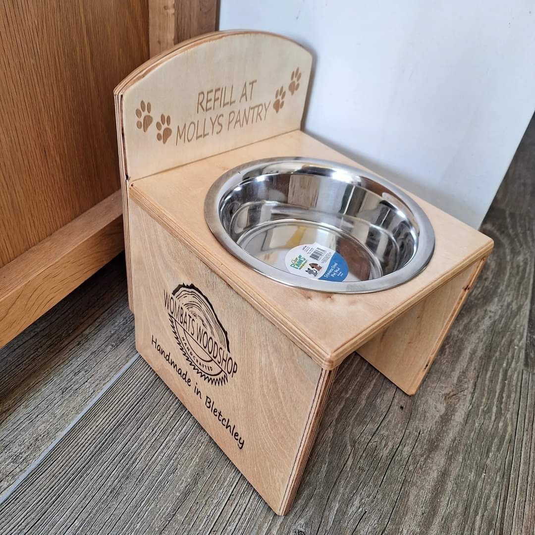 PantryMolly's tweet photo. How lucky are we to have such lovely makers around Bletchley!
Big thank you to Wombats Woodshop for helping us keep our four legged friends watered outside whist their guardians shop.
#reclaimed #wombatswoodshop #collaboration #refillshop #waterbowl #craftsmanship https://t.co/iHTeXGJBTS