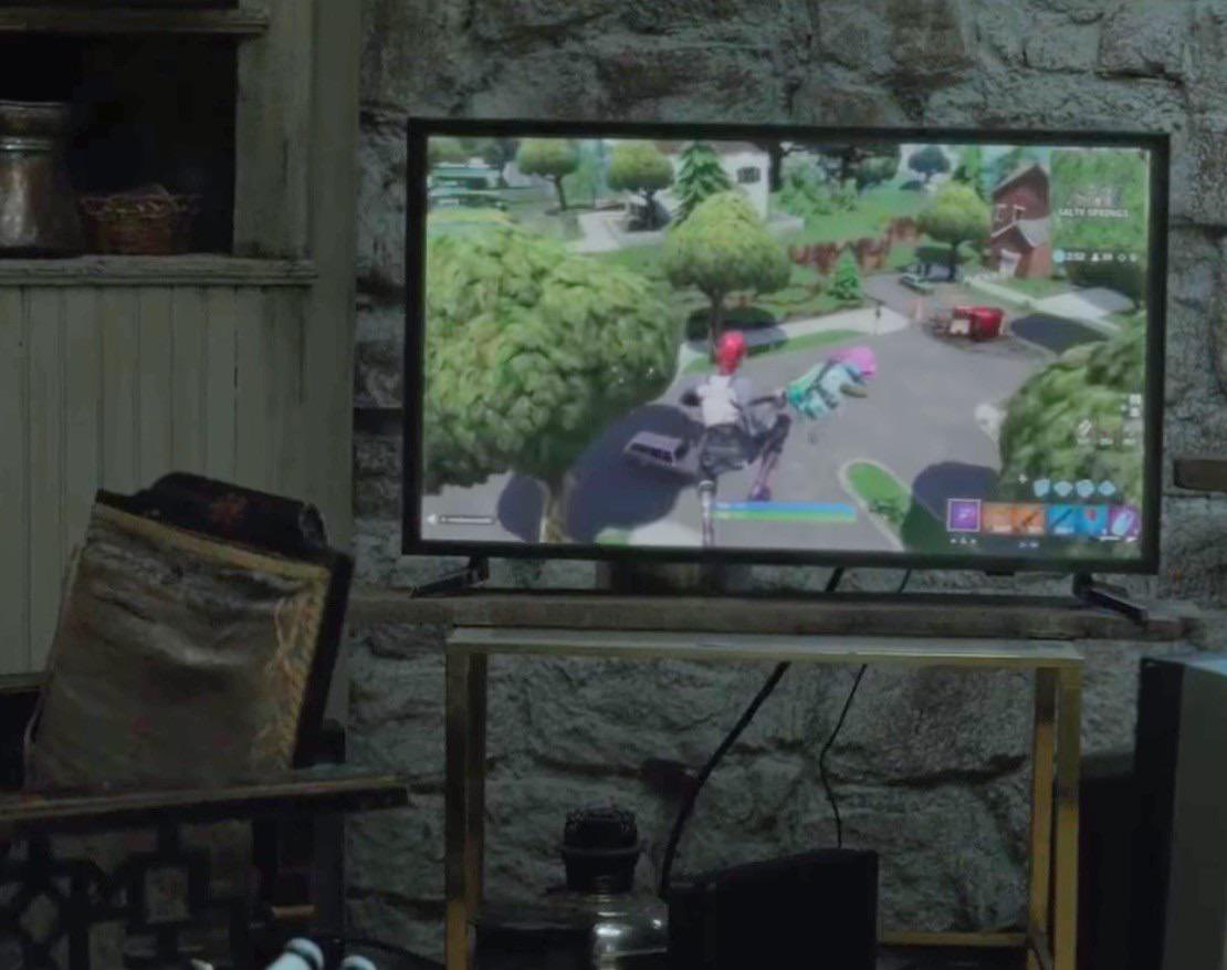 D3NNI_yt's tweet photo. wait…. thor was playing ch1 fortnite in 2023 in avengers endgame….. HOLDONNNNNN https://t.co/LPpXij8IRb