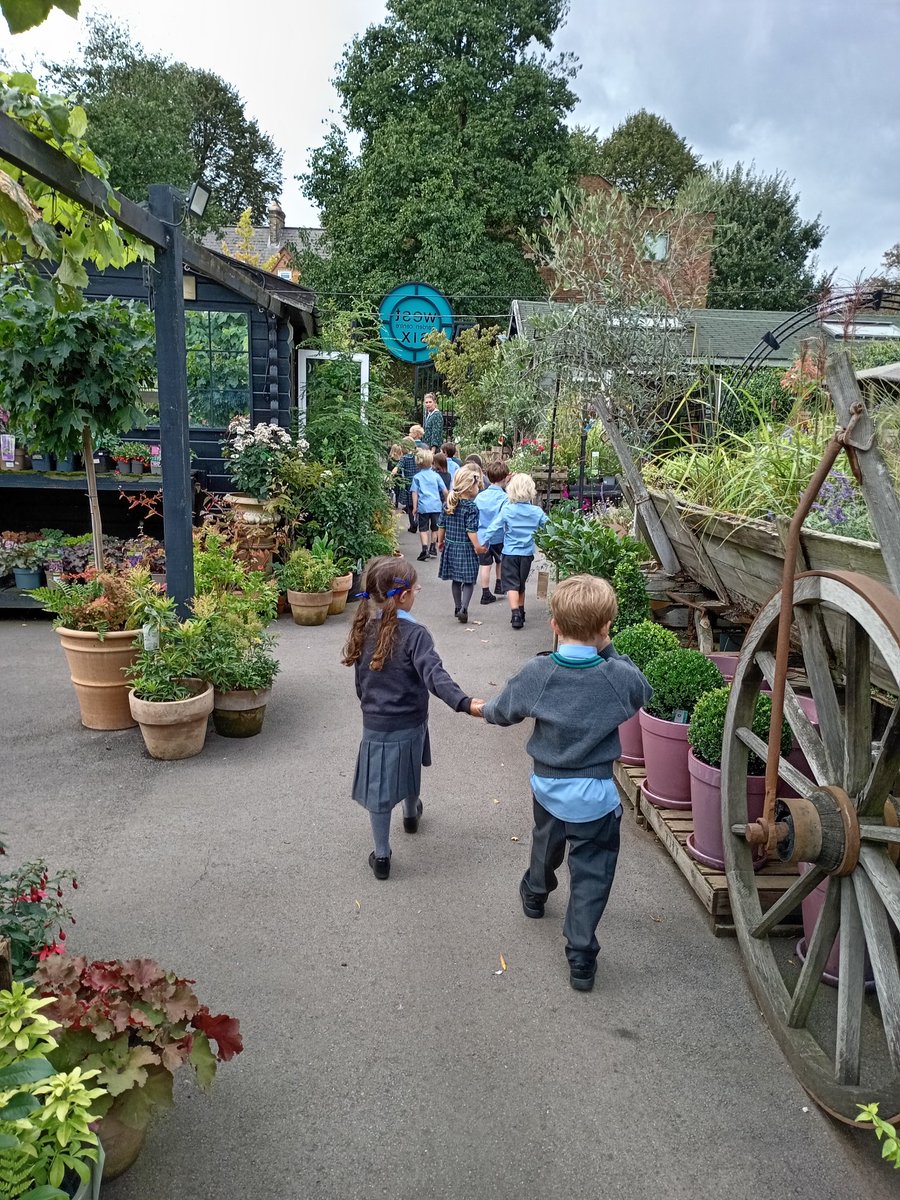 RPPS_Reception's tweet image. What a wonderful park walk, exploring our senses!