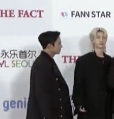 ㅋㅋㅋ 김민규 다른 곳으로 퇴장하다가 명호가 발견해서 이리로 오라고 손짓했는데 민규 그거 보고 바로 명호한테 감 ㅠㅠ