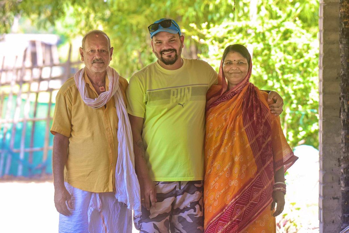 chefMic14225447's tweet photo. My Bestie, My Mother and Father
My Father he wants to have good Food that’s why he makes me study Hotel Management,
My Mother , Basic Foundation of Becoming a Chef Comes from here , and I learn how to make 10 to 100 .
#love #parent #godlyfigure #inspiration #truefriend https://t.co/N0GU97onem