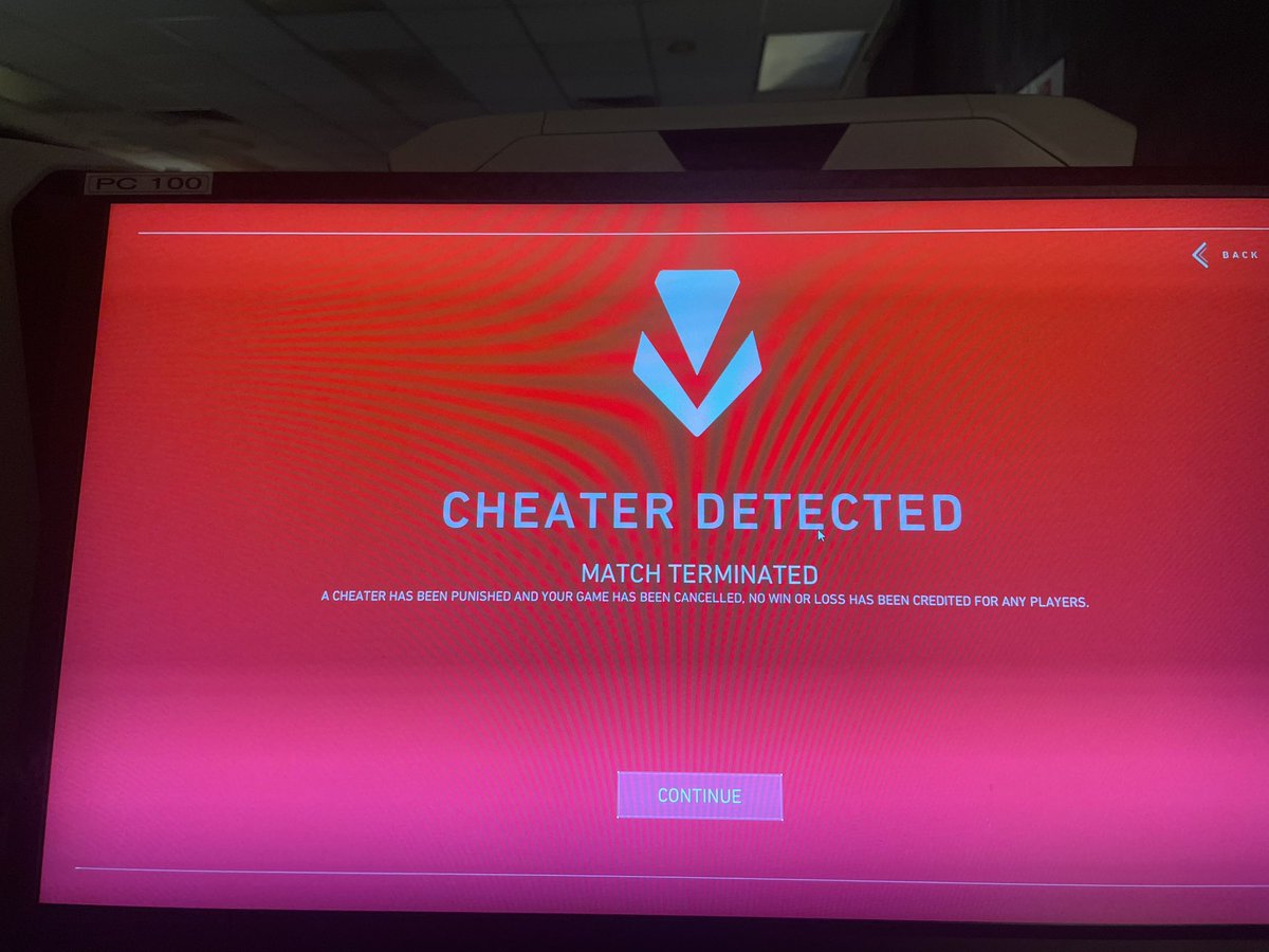 Today we played the finals of the liquid tournament in which encountered a cheater . Tech paused for 10 mins then his ping changed from 60ms to 20ms medal.tv/games/valorant….     He then proceeded to get banned youtu.be/i2b1a-Hb1SU.   Huge shoutout to <a href="/YishOCE/">Yish</a>