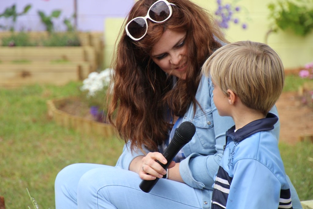 📌Mira a las personas a la cara, a tus compañeros, porque siempre tienen, como tú, algo importante que decir
elpais.com/autor/rodrigo-…
👉<a href="/elpaiseducacion/">EL PAÍS Educación</a> <a href="/el_pais/">EL PAÍS</a>
elpais.com/educacion/escu…
#sociedad #Internet #Educacion 
<a href="/Gorkaprofe/">Gorkaprofe</a> <a href="/dsobrino/">Diego Sobrino López</a> <a href="/Joaquin_Llamas/">Joaquín Llamas 𝕏</a> <a href="/carmenca/">carmenca</a> <a href="/Pailar15/">Pilar Gómez-Cardoso</a>