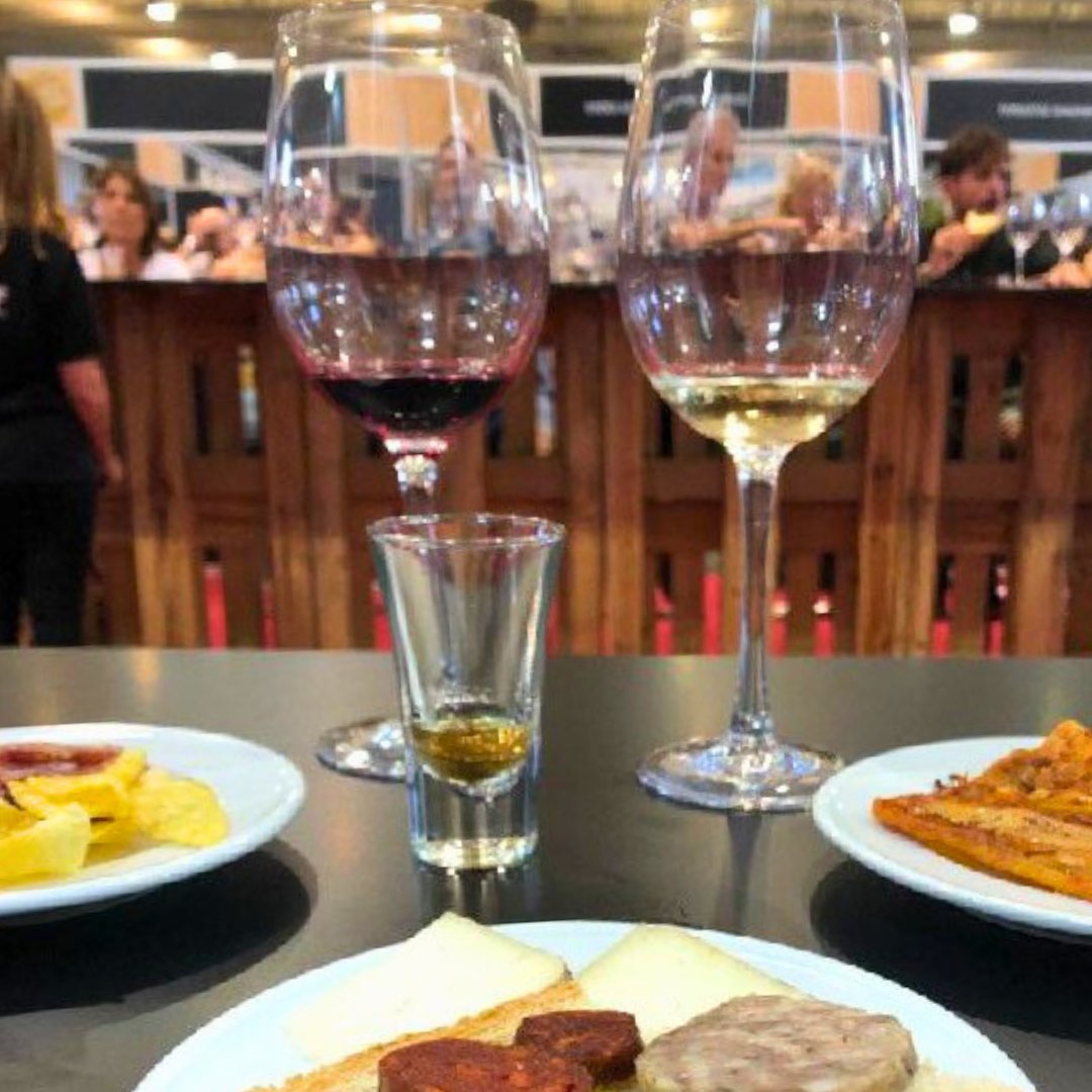 MengemPonent's tweet image. Gràcies @firadeltorro ! 👌
Gràcies també a totes les persones que vau visitar i tastar-nos. 

👇
@FormatgesCamps 🧀
@CervesaMatoll 🍺
@matallonga 🍷
@TresCadires 🥃

#MengemPonent
#Alimentemelterritori
#Proximitataunsolclic
#Firadeltorró23