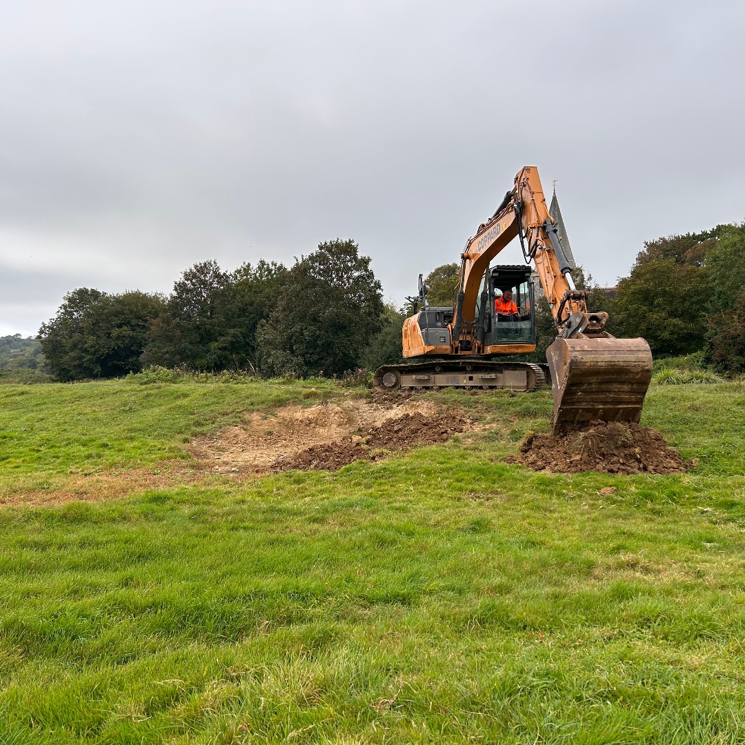 The_WMA's tweet image. Our #P&amp;amp;CWLMB’s Operations Team completed repairs to the flood embankment on the River #Cuckmere between the footbridge, White Bridge &amp;amp; Deans Place Hotel last week.
This is the first phase of work, with further improvements planned in 2024, so WATCH THIS SPACE!