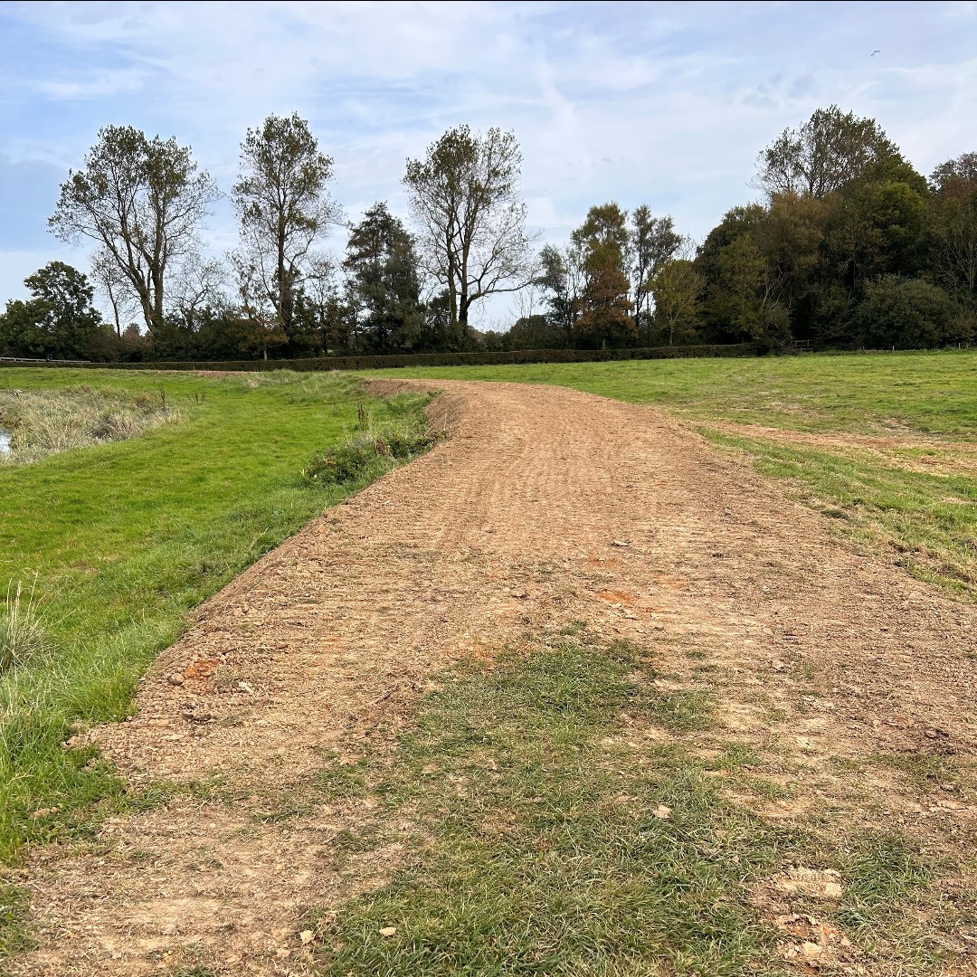 The_WMA's tweet image. Our #P&amp;amp;CWLMB’s Operations Team completed repairs to the flood embankment on the River #Cuckmere between the footbridge, White Bridge &amp;amp; Deans Place Hotel last week.
This is the first phase of work, with further improvements planned in 2024, so WATCH THIS SPACE!