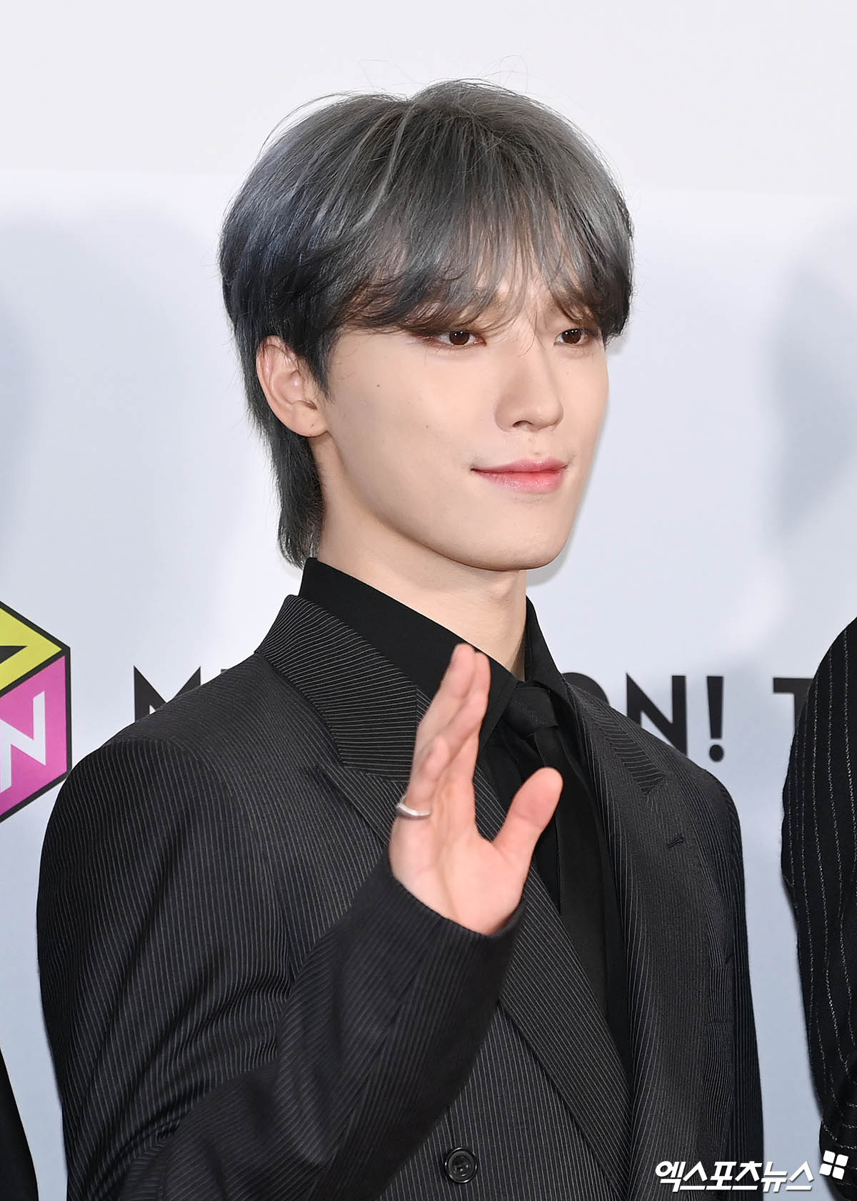 F8ERL3Sa0AAJchk?format=jpg&name=large