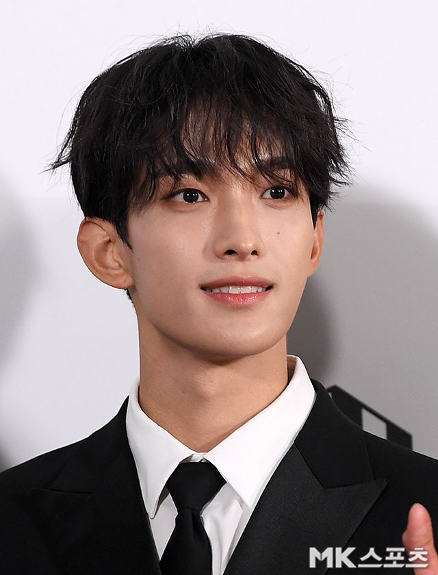 F8ERSoTbwAEbh6a?format=jpg&name=900x900