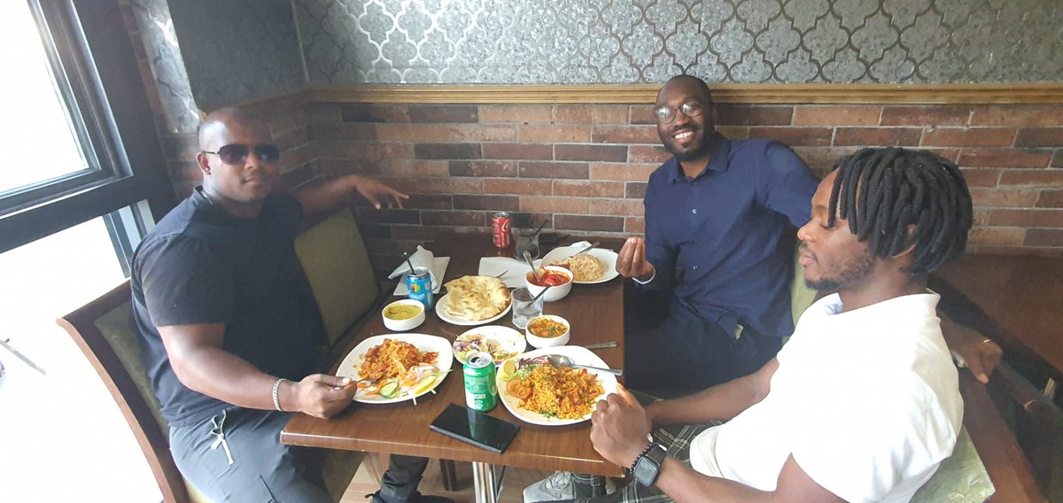 kitchenplazaco's tweet photo. Customer enjoying mouth watering Chicken Tikka Biriyani with Traka Daal, Mix Veg, Chicken Tikka Masala with Rice and Nan.

#tikkabiriyani #biriyani #healthyeating #tikkamasala #fooduk #fooduk #WorldMentalHealthDay #Foodie https://t.co/FKYn6rOw5C