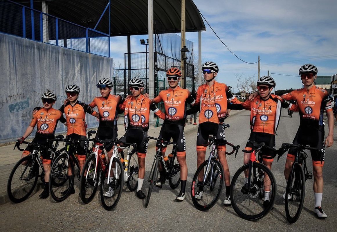 ciclismo_joven's tweet photo. M. GUIJUELO JR🇪🇸. He hablado “más veces” de ellos, lo haré “1 más”. 2023 reconozco que es 1 de los equipos JR🇪🇸 que➕me ha gustado:
1º Por el talento y la progresión de TODO el grupo 🚴‍♀️ 1º año que han “manejado”, SENSACIONAL.
2º Su forma de correr “valiente, atrevida”, que sigan. https://t.co/DQD0SNIUJy