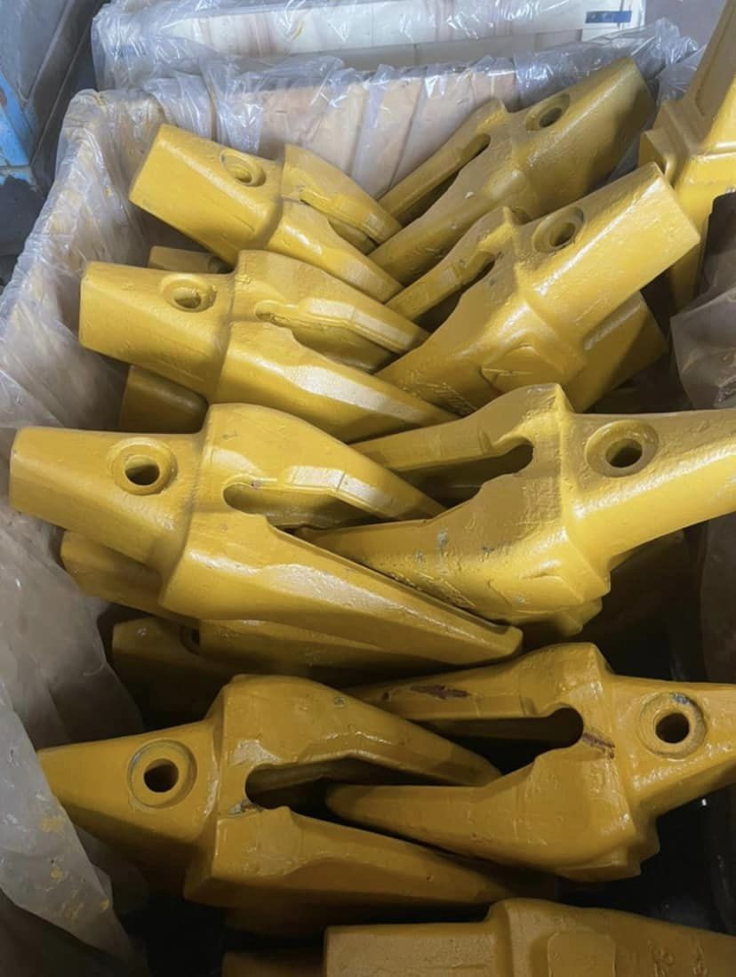 Yoki0907's tweet photo. welcome your inquiry, please contact my WhatsApp/WeChat/Zalo +8618279588875 #heels #FPS #buckettips #toothpoint #dientes #excavatorspareparts #excavation #groundengagingtools #ripperteeth #endbits #mining #maquinaria #excavadoras #jcb #bucketteeth #toothpoint #caterpillar #xhget https://t.co/YcQOiOBiv4