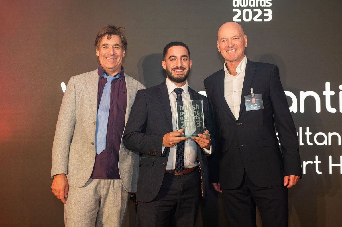 FlowcreteUK's tweet image. We attended the British Parking Awards on the 15th of September 2023 and sponsored the Rising Star Award, which Pete Bitten presented to Vass Constantinides.

Many congratulations to Vass from everyone at Flowcrete.

#flowcrete #carparks #awards #constructionindustry