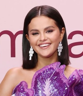 Onlyselenagoff's tweet photo. #MAJ Selena (@selenagomez) The Rare Impact Fund Benefit le (04/10/23) #SelenaGomez https://t.co/3fw9wDoNfK https://t.co/JlWkKqmTmj