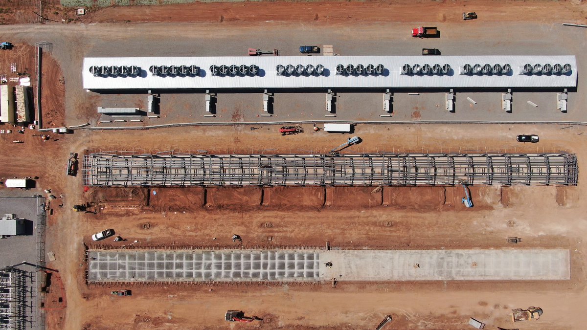 IREN_Ltd's tweet photo. Aerial of $IREN's 600MW Childress site:
* DC 1: operating ✅
* DC 2: primary steel structure complete ✅
* DC 3: concrete foundations complete ✅

#Bitcoin #HPC https://t.co/GHWIwZO1E8