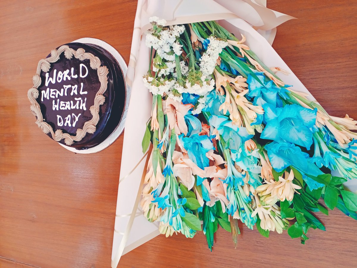Doc_Sherazi's tweet photo. "We #care and #value".
Pediatric residents celebrating World Mental Health Day
@AKUPaediatrics @AKUGlobal
#Wellness matters.
#WorldMentalHealthDay #Residents #Wellbeingprogram
#October10th #Mindfulness
@FyezahJehan @DanishAzi @ZehraTarab1 @FatimaMirPedsID @sidraishaque https://t.co/VHUXYdE6XH