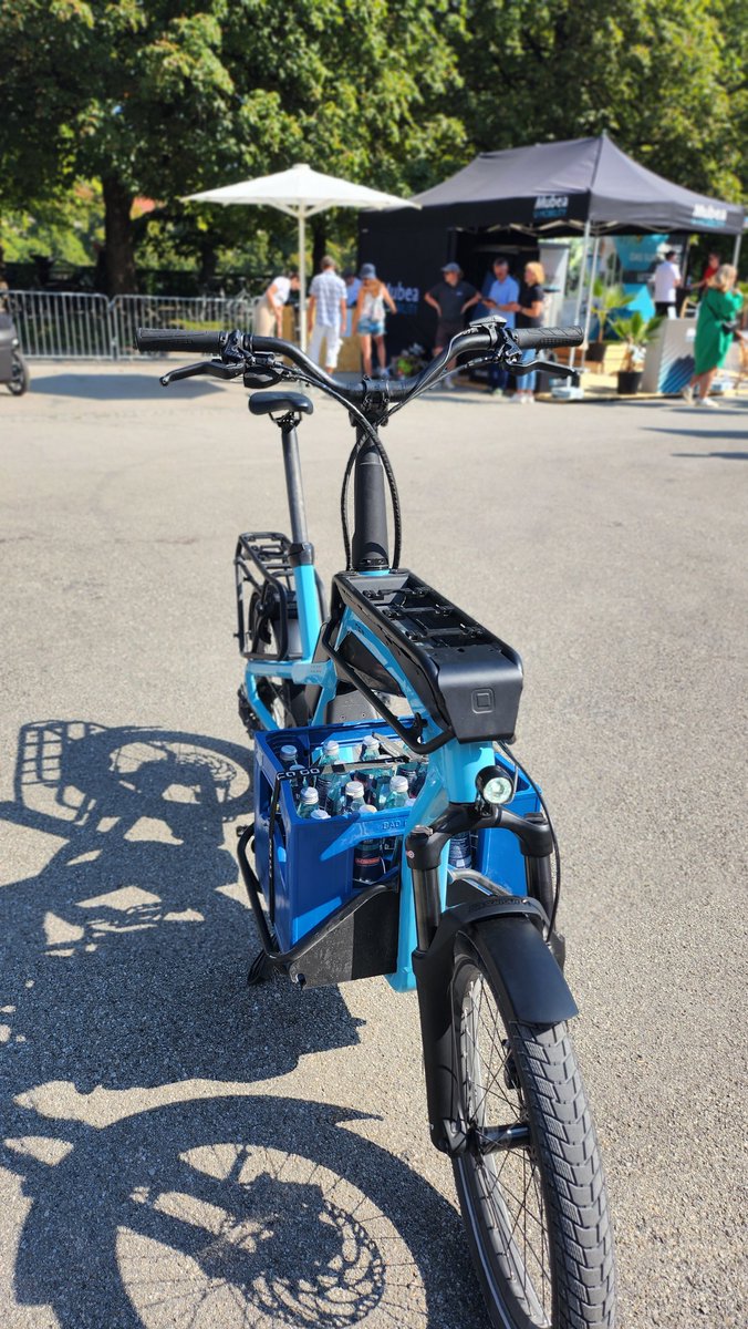 mePrathyush's tweet photo. The central rack from CAGO bikes not only provides storage space but also ensures exceptional control and maneuverability while driving, thanks to the low CG between the wheels, whether the bike is loaded or unloaded providing a genuine kart-like sensation
#pedelec #micromobility https://t.co/XZyPLOH40g