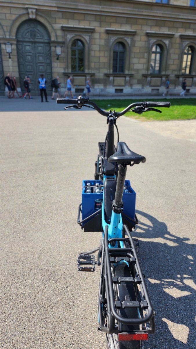 mePrathyush's tweet photo. The central rack from CAGO bikes not only provides storage space but also ensures exceptional control and maneuverability while driving, thanks to the low CG between the wheels, whether the bike is loaded or unloaded providing a genuine kart-like sensation
#pedelec #micromobility https://t.co/XZyPLOH40g