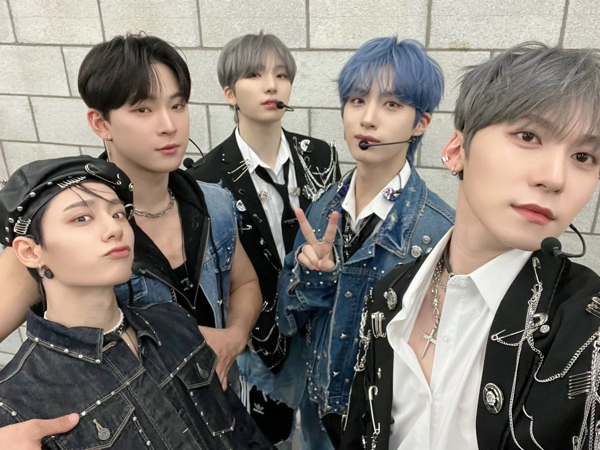 official_ONEUS's tweet photo. [#원어스]

✨원어스 더쇼 초이스 1위 후보✨

🫧 스타 플래닛 앱 다운로드 후
5회까지 투표가 가능하오니 
'원어스 Baila Conmigo'
에 많은 투표 부탁드려요 🫧

📍 Android
✔️ https://t.co/PQ469ICLmb

📍 IOS
✔️ https://t.co/PppMDAQRoZ 

#ONEUS #La_Dolce_Vita 
#Baila_Conmigo https://t.co/VGTyys9dJq