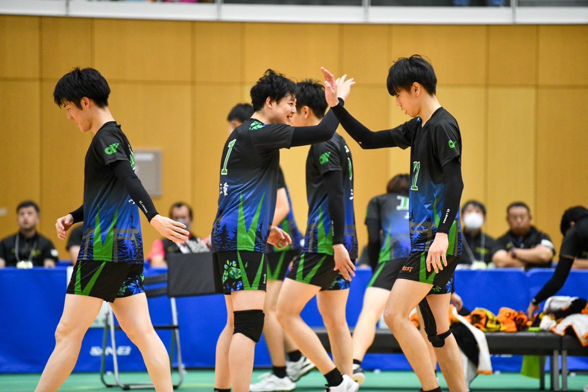 Veertien_VC's tweet photo. 🏐特別国民体育大会🏐

📅10月10日（火）16:20～
📍いちき串木野市総合体育館
🆚鹿児島県

1️⃣25-21 WIN👑
2️⃣22-25 LOSE
3️⃣25-22 WIN👑
4️⃣25-22 WIN👑

勝ちました😭 https://t.co/VjERaaWDDt