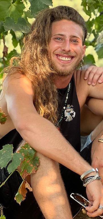 Meyer_Habib's tweet photo. Regardez la photo de ce magnifique jeune homme. C’est Avidan, ce  Français né à Bordeaux en 1997. Il a été massacré par le Hamas.
Son père, mon ami Mikhael, est effondré. 
C’est le quatrième Français tué, quinze autre au moins sont portés disparus parmi les milliers de victimes des pogroms islamistes.
Je suis bouleversé.
Israël, la France, le monde libre sont en deuil.
C’est une guerre de civilisation, c’est eux ou nous.