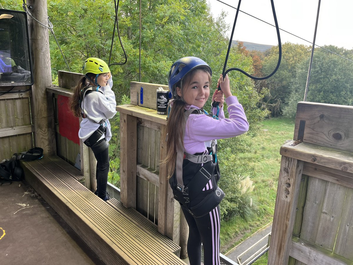 EastfieldPSHull's tweet photo. #teamvolcano zip zip zip - have a nice trip! https://t.co/uwVRCfFcW6