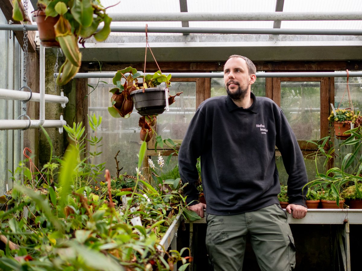 🌿 Wist je dat ons Hoofd Horticultuur Rogier van Vugt plantenexpert is voor BinnensteBuiten? In de uitzending van vanavond neemt Rogier ons mee in de sprookjesachtige wereld van de waterplanten en lotusbloemen, om 19.05 uur.