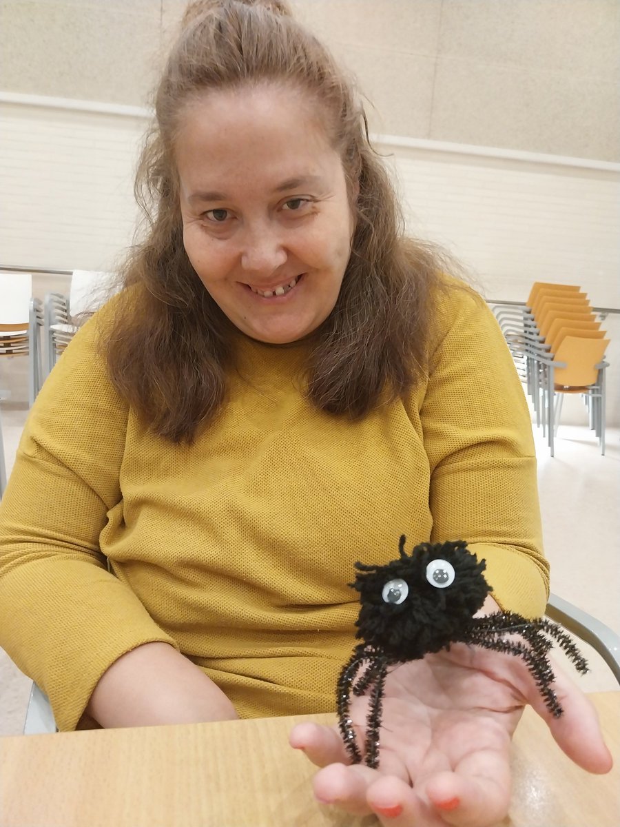 asocigualati's tweet image. ¡Arranca de nuevo, tras el verano, nuestro grupo de Tejedoras!
🧶🧵🪡

#centroatencióndiurna #Logroño #Tejer