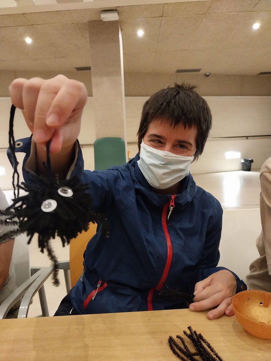 asocigualati's tweet image. ¡Arranca de nuevo, tras el verano, nuestro grupo de Tejedoras!
🧶🧵🪡

#centroatencióndiurna #Logroño #Tejer