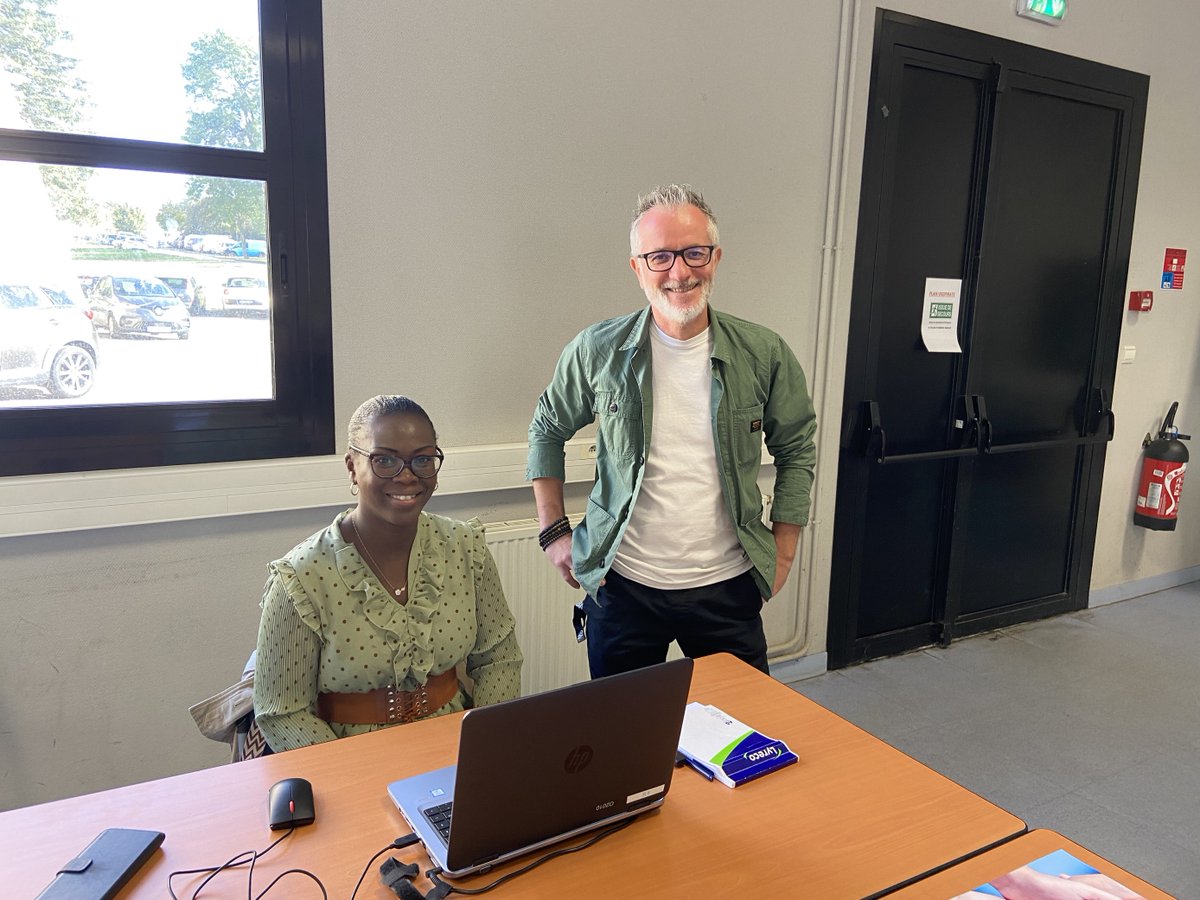 caf21_actus's tweet photo. 👋 La Caf 21 au plus près de ces #partenaires et #allocataires.
Au côté de la Commission solidarité étudiante, la Caf avec la Cpam 21 sont présentes ce 10 octobre à l'Université de Bourgogne pour #accompagner les #étudiants dans leurs démarches !
@univbourgogne https://t.co/iCdTZsZbJ8