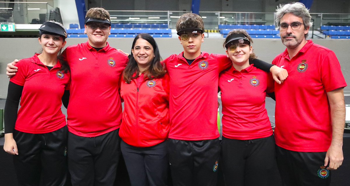 Plata!!!
Equipo Español SUBCAMPEÓN DE EUROPA!!! European Youth League de tiro Olímpico. Tallin, Estonia.
Con doble representación del Club de tiro Olímpico Alcorcón.