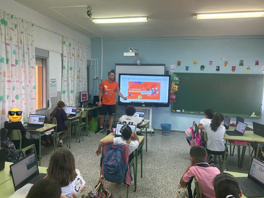 esparaTIC's tweet image. En la semana de la programación @CodeWeekEU , aprender las células en conocimiento del medio, a la vez que se aprende a programar con @scratch es posible con estudiantes de 9 años que desarrollan su competencia digital #CodeWeekEU #CodeWeek