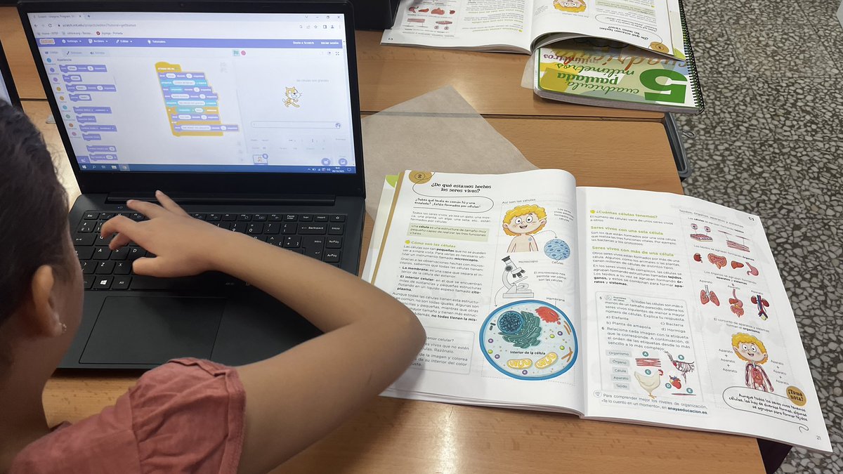 esparaTIC's tweet image. En la semana de la programación @CodeWeekEU , aprender las células en conocimiento del medio, a la vez que se aprende a programar con @scratch es posible con estudiantes de 9 años que desarrollan su competencia digital #CodeWeekEU #CodeWeek