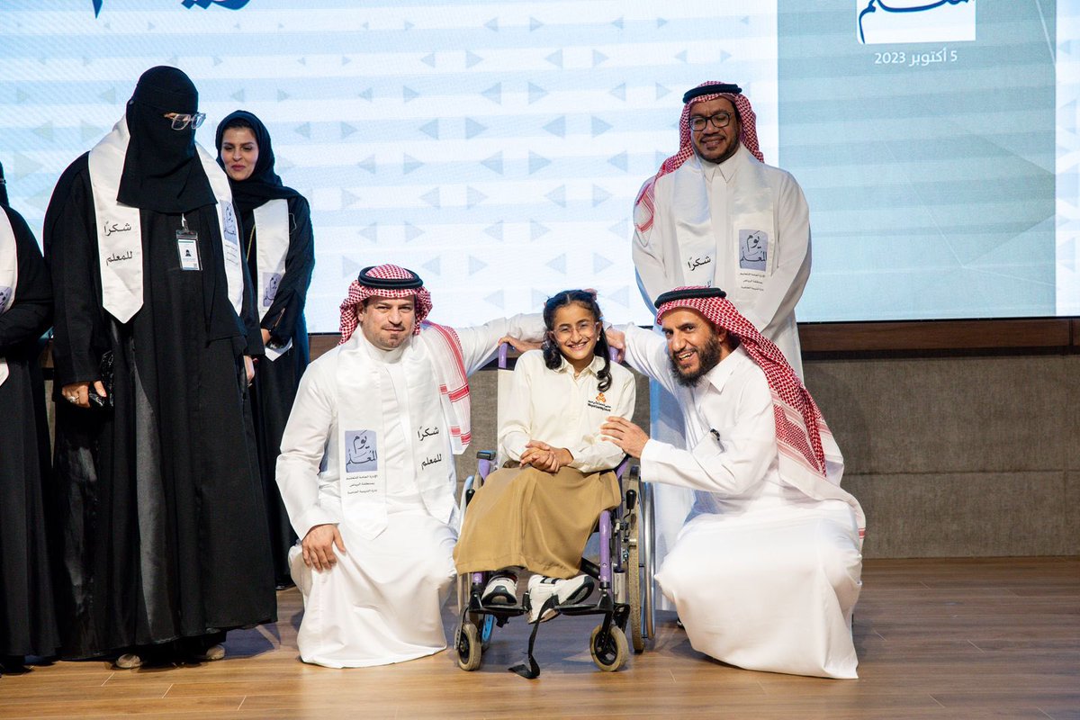 MOE_RYH's tweet photo. #اليوم_العالمي_للمعلم|
مدير عام #تعليم_الرياض يكرّم عدداً من معلمي ومعلمات التربية الخاصة؛ تقديراً لعطائهم ووفاءً لجهودهم بمناسبة الاحتفاء بيوم المعلم.
#شكراً_معلمي https://t.co/z7VjF7iKhR