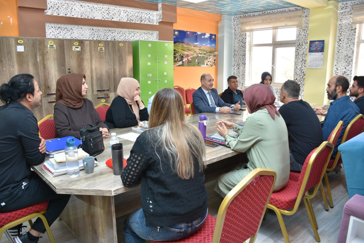 İl Müdürümüz Sayın Mahmut KURTARAN, okul ziyaretleri kapsamında Gazi Anadolu İmam Hatip Lisesi ve Malabadi Mesleki ve Teknik Anadolu Lisesini ziyaret edip öğretmen ve öğrencilerle bir araya geldi.

🔗batman.meb.gov.tr/www/il-mudurum…

<a href="/tcmeb/">Millî Eğitim Bakanlığı</a> <a href="/Yusuf__Tekin/">Yusuf Tekin</a> <a href="/batmanvaliligi/">Batman Valiliği</a> <a href="/MahmutKurtaran1/">Mahmut Kurtaran</a>