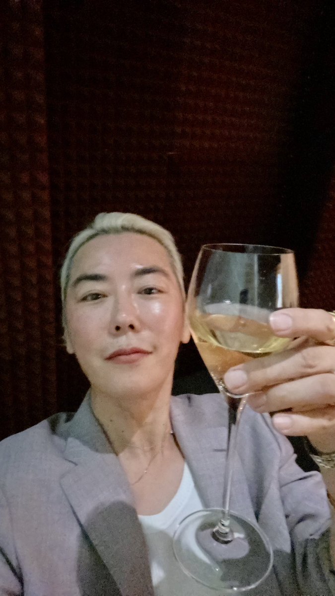 HaSangBeg's tweet photo. More than just a bubble : KRUG STUDIO ; Tasting Sound with Éditions of Krug Grande Cuvée &amp; Krug Rosé. Champagne as sound, sound as champagne. #krugstidio #krug #krugchampagne https://t.co/0fXj902dV6