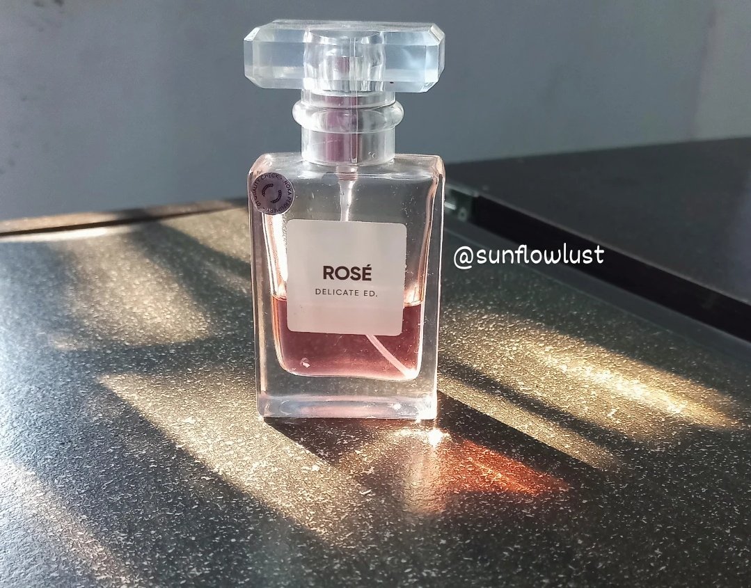 sunflowlust's tweet image. 🌹 Noka Rose Parfume 🌹
Buat kalian yang suka wangi floral bisa nih coba parfume ini. Varian rose bener-bener definisi wangi mawar floral yang gak bikin eneg sama sekalii....