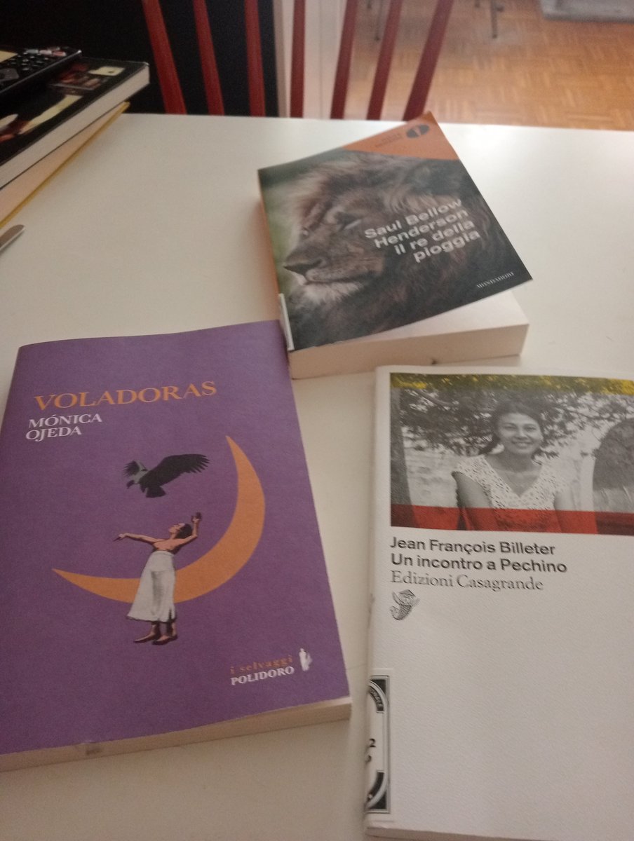 AndreaConsonni4's tweet photo. Purtroppo il nuovo romanzo di Ellis era ancora negli scatoloni (domani lo prendo) ma ho fatto un giro in biblioteca @PolidoroEditore @Mondadori @edizionic https://t.co/96z1H8oS9O